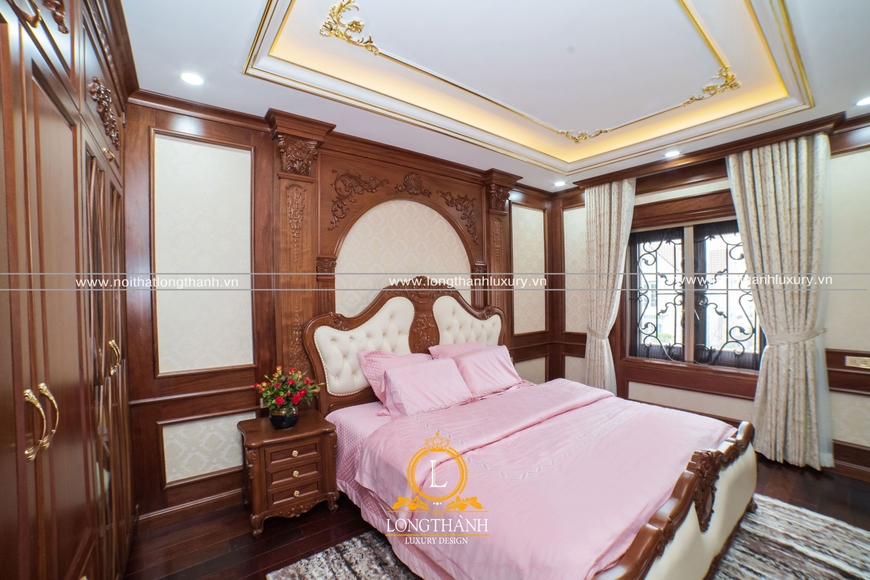 Hình ảnh phòng ngủ tân cổ điển được làm bằng chất liệu gỗ Gõ đỏ
