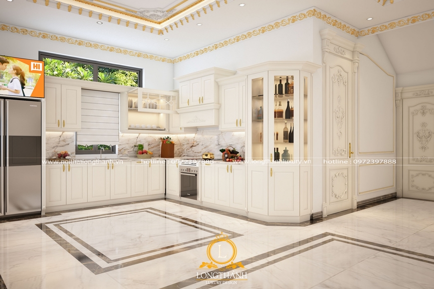 Tủ bếp sơn trắng kết hợp với tủ rượukhiến gian bếp trở nên rộng thoáng hơn
